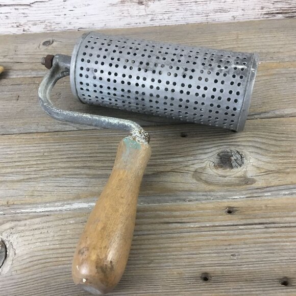 Vintage "MagiKoter" Wood Handle & Perforated Aluminum Paint Roller – 6" Roller - Picture 2 of 5